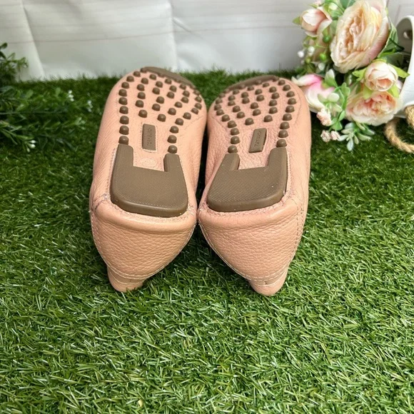 TORY BURCH EVERLY DRIVER LOAFER IN PINK MOON GOLD
BRASS LOGO SIZE 10.5 like new - Picture 12 of 17
